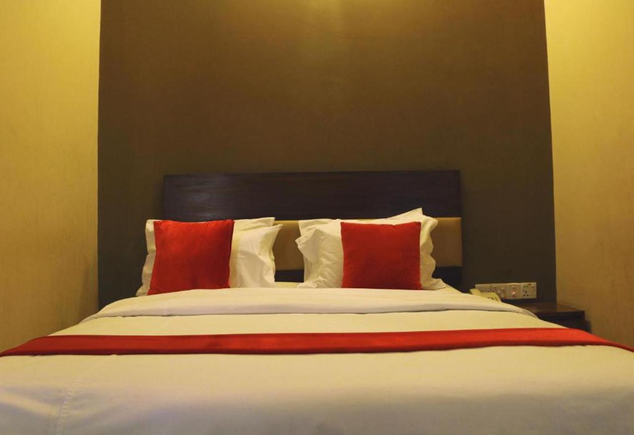 Hotel Ashrafee Dhaka Bagian luar foto