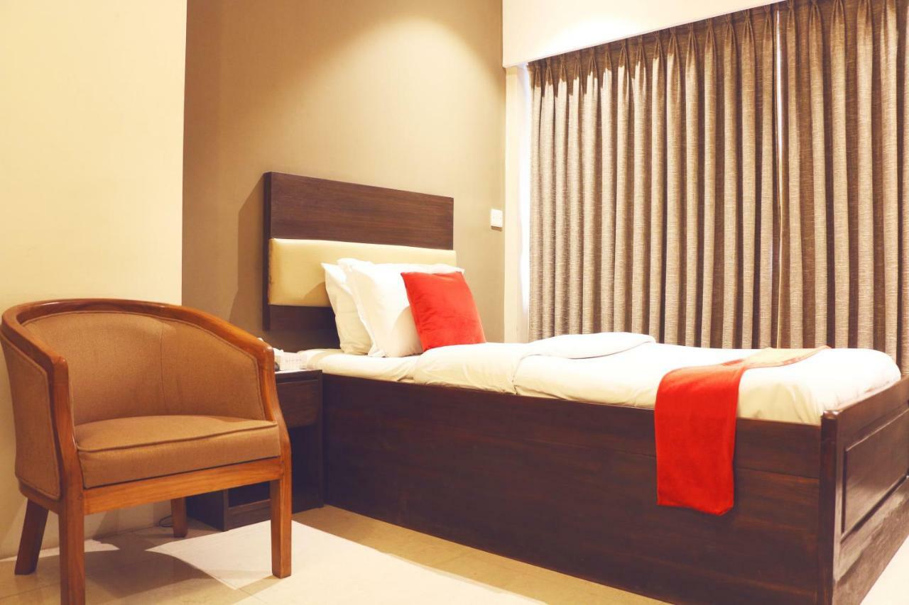 Hotel Ashrafee Dhaka Bagian luar foto